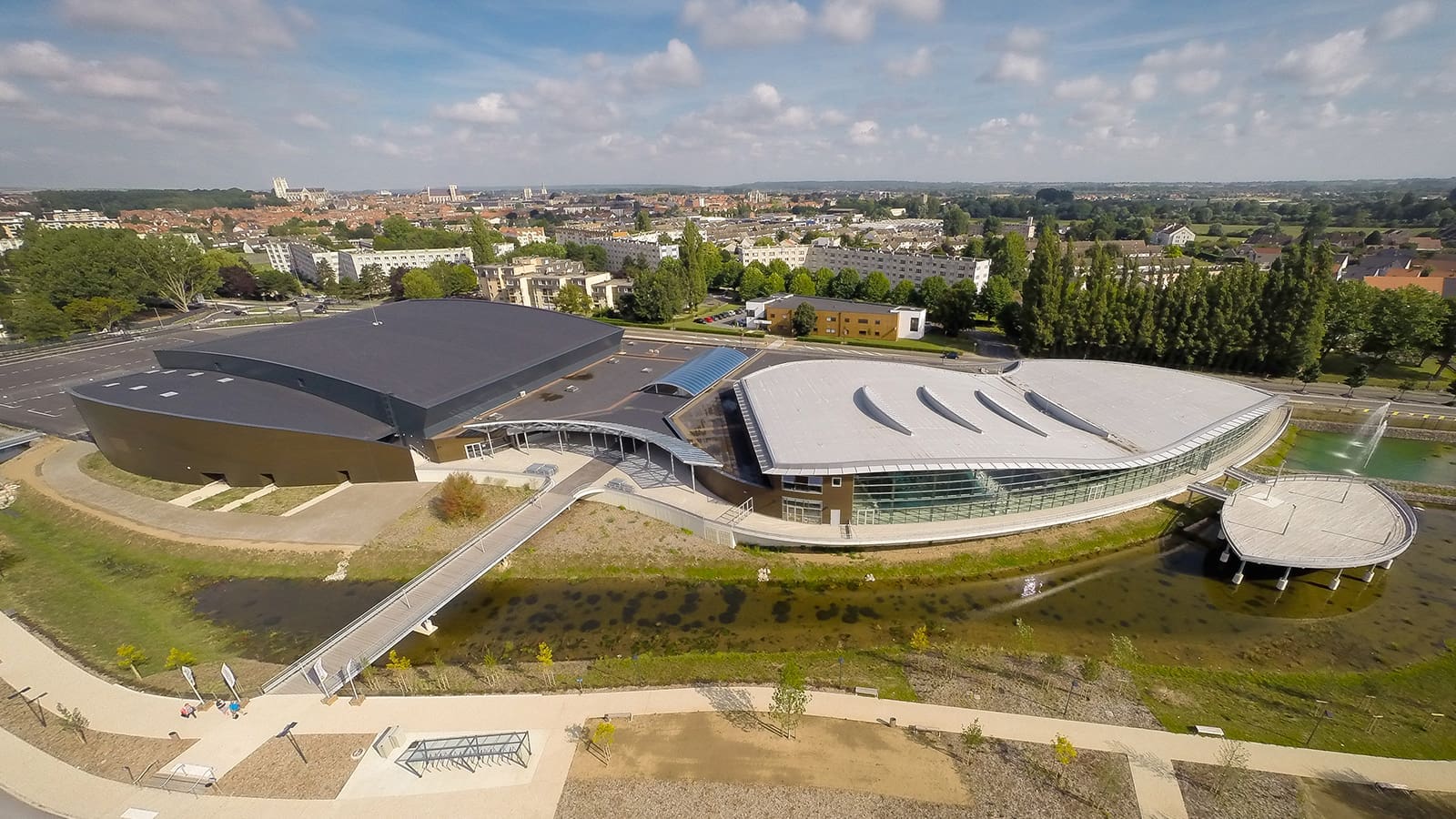 CENTRE AQUATIQUE ET SALLE DE SPECTACLE 