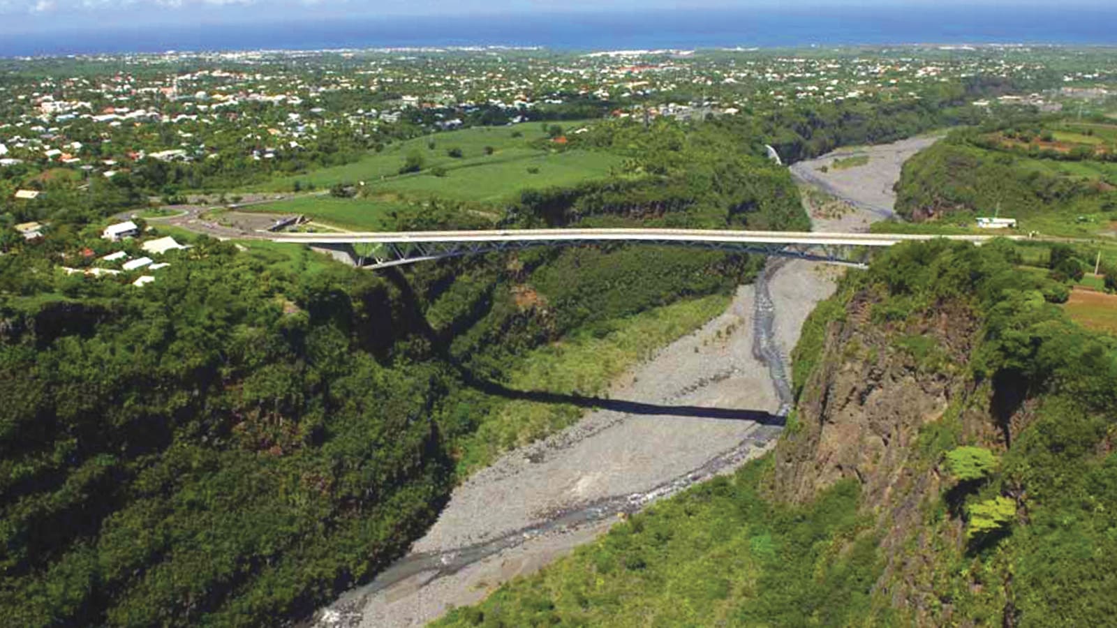 PONT SUR LE BRAS DE LA PLAINE #1