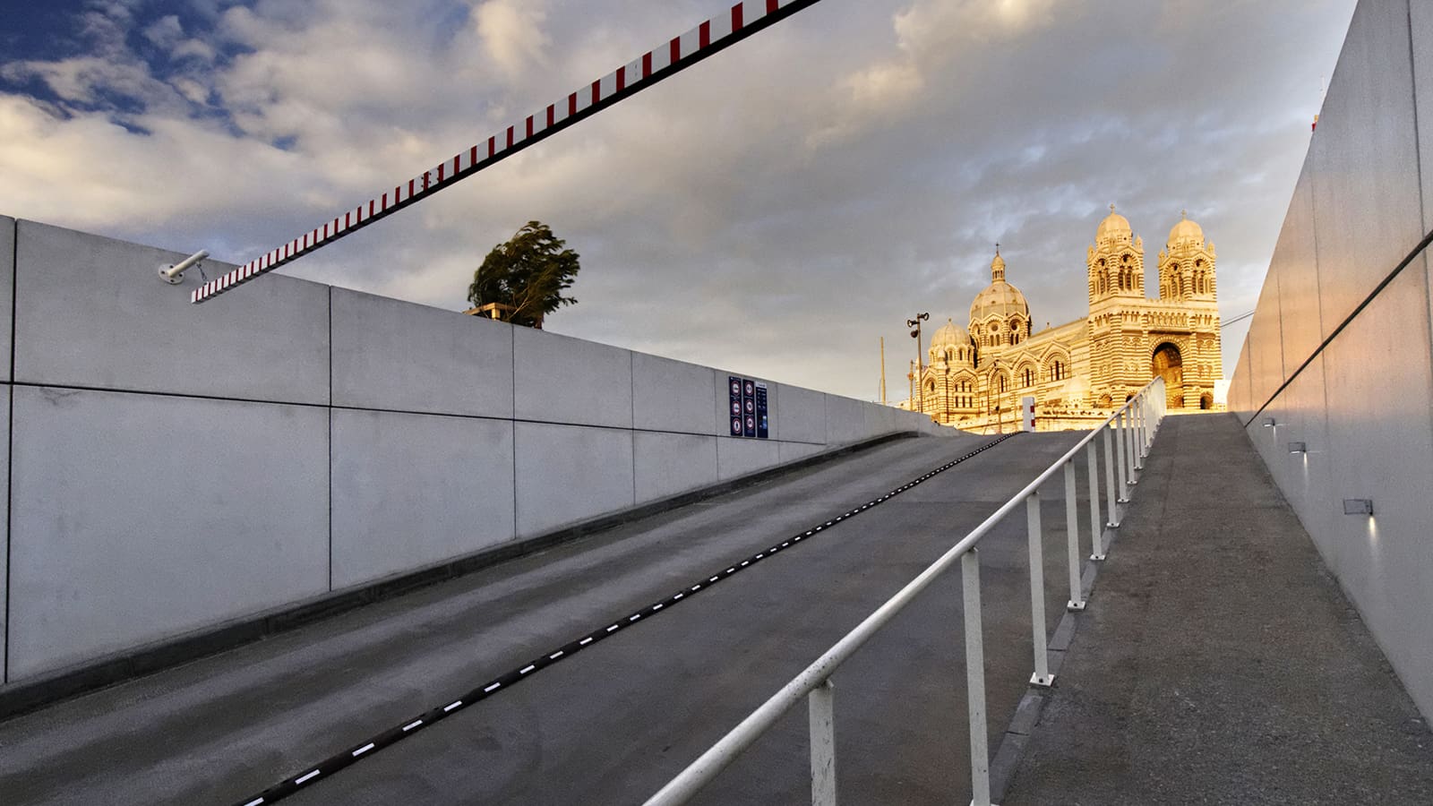 PARKING DU MUCEM #1